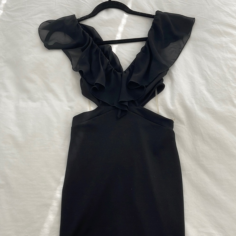 BLACK CUT OFF SLEEVELESS MIDI DRESS